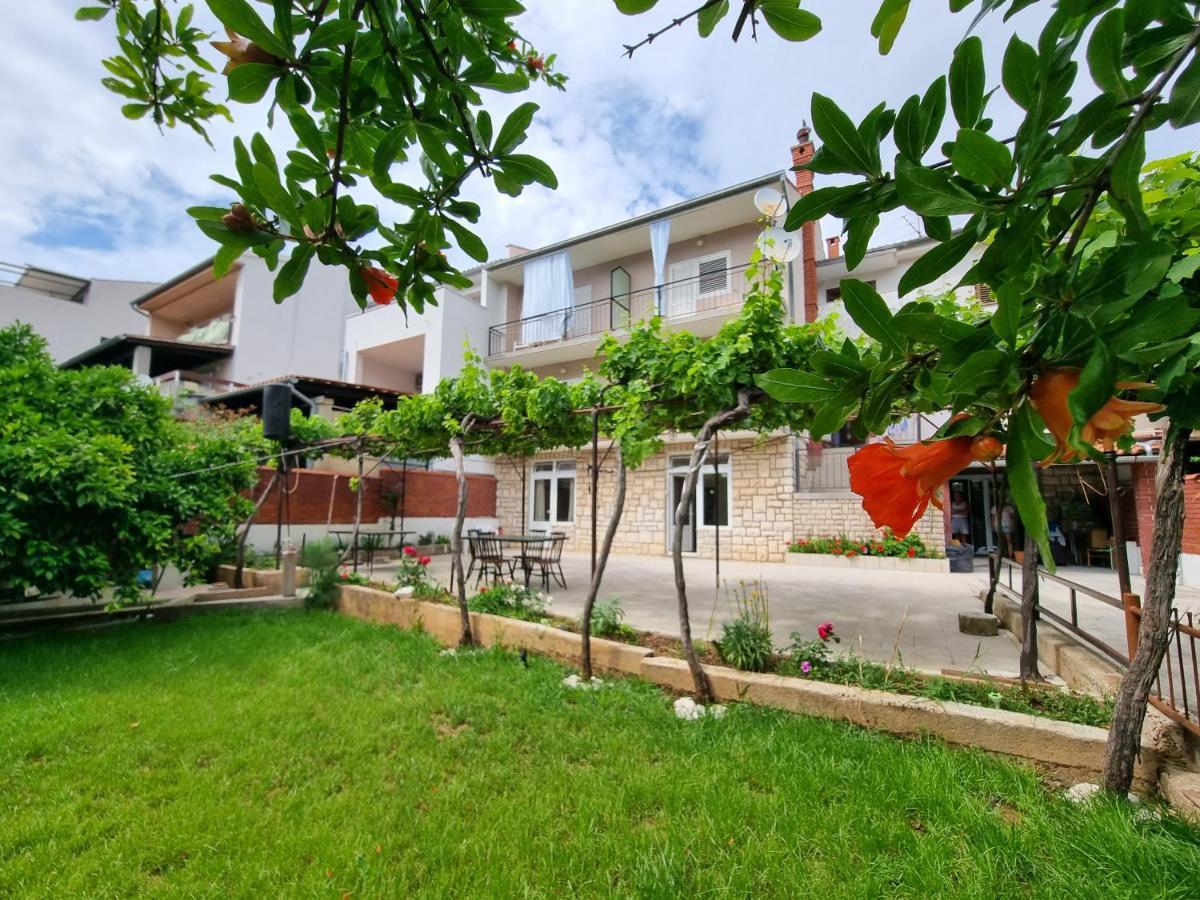 Retreat Apartments With Free Parking Pula Dış mekan fotoğraf