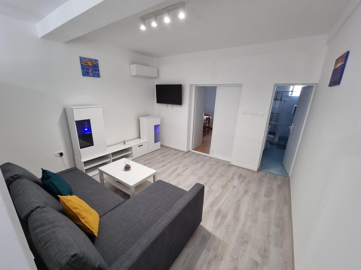 Retreat Apartments With Free Parking Pula Dış mekan fotoğraf