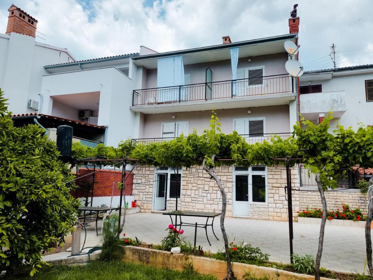 Retreat Apartments With Free Parking Pula Dış mekan fotoğraf