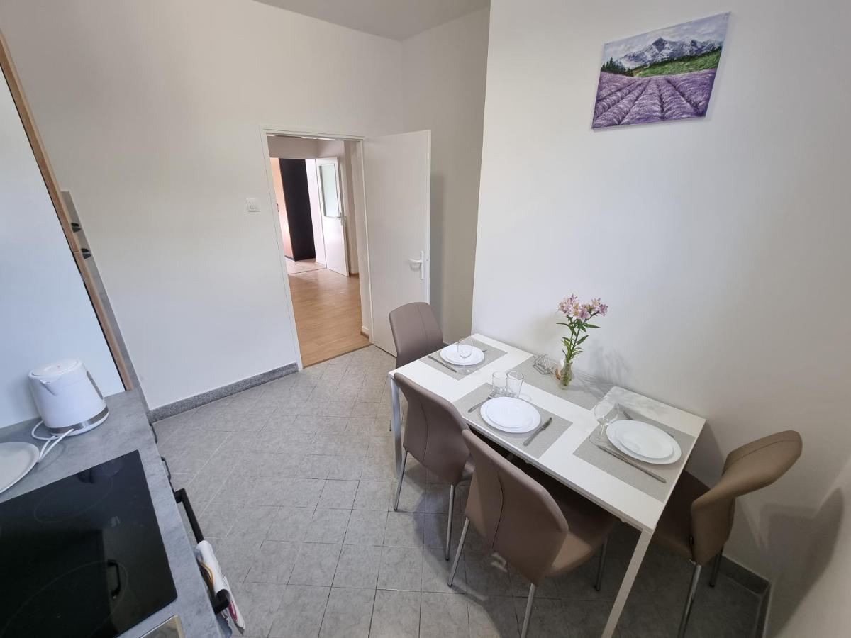 Retreat Apartments With Free Parking Pula Dış mekan fotoğraf